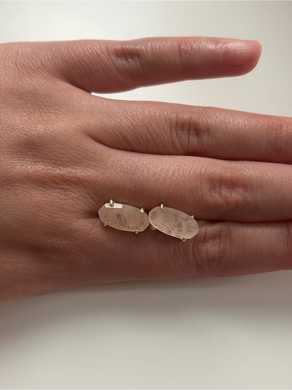 Kendra Scott Rose Quartz Oval Stud Earrings - Gold Prong Setting
